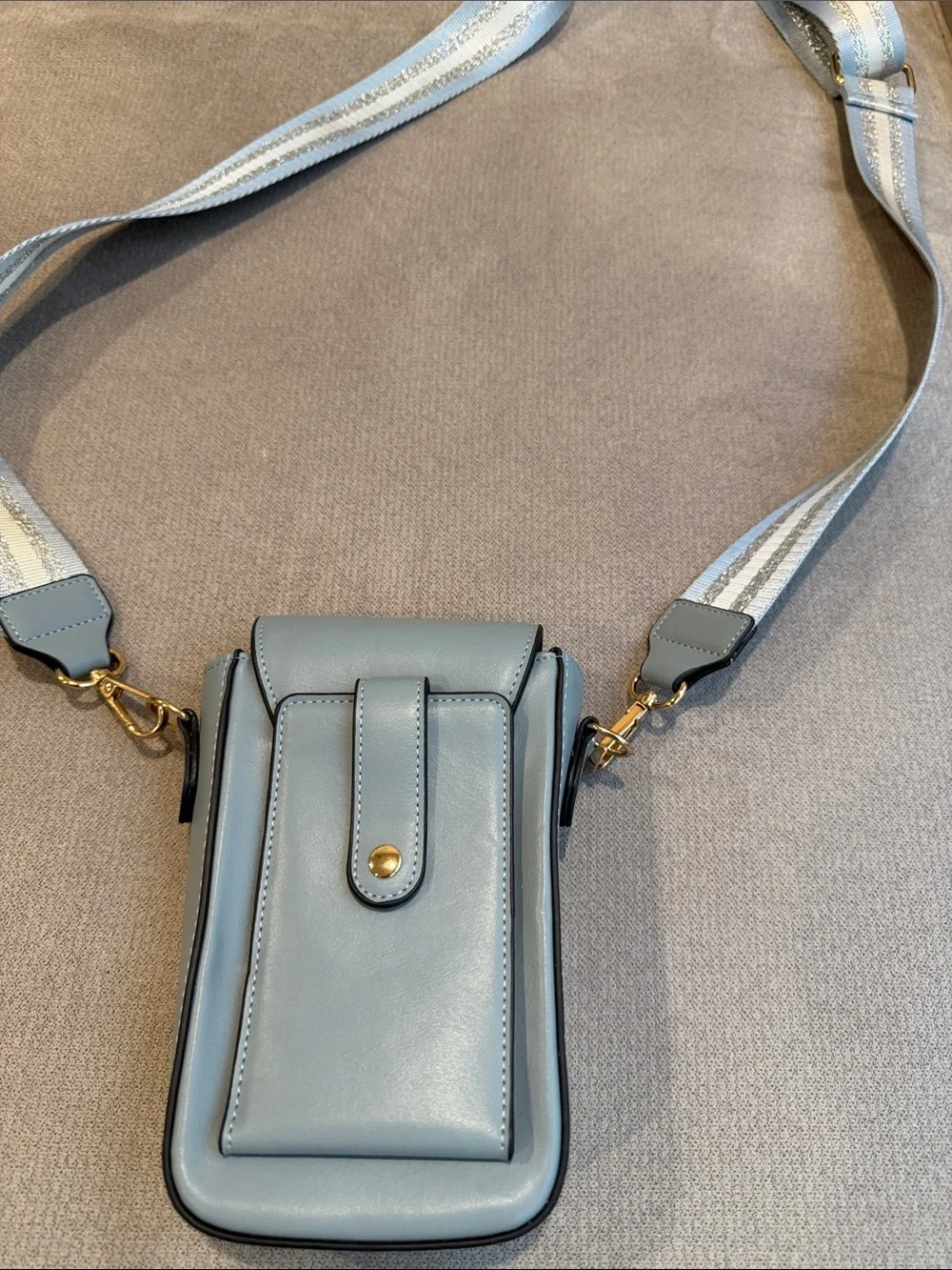 New MontanaWest Light Blue Crossbody Phone Bag with Striped Strap 4”x7.5”x 25”